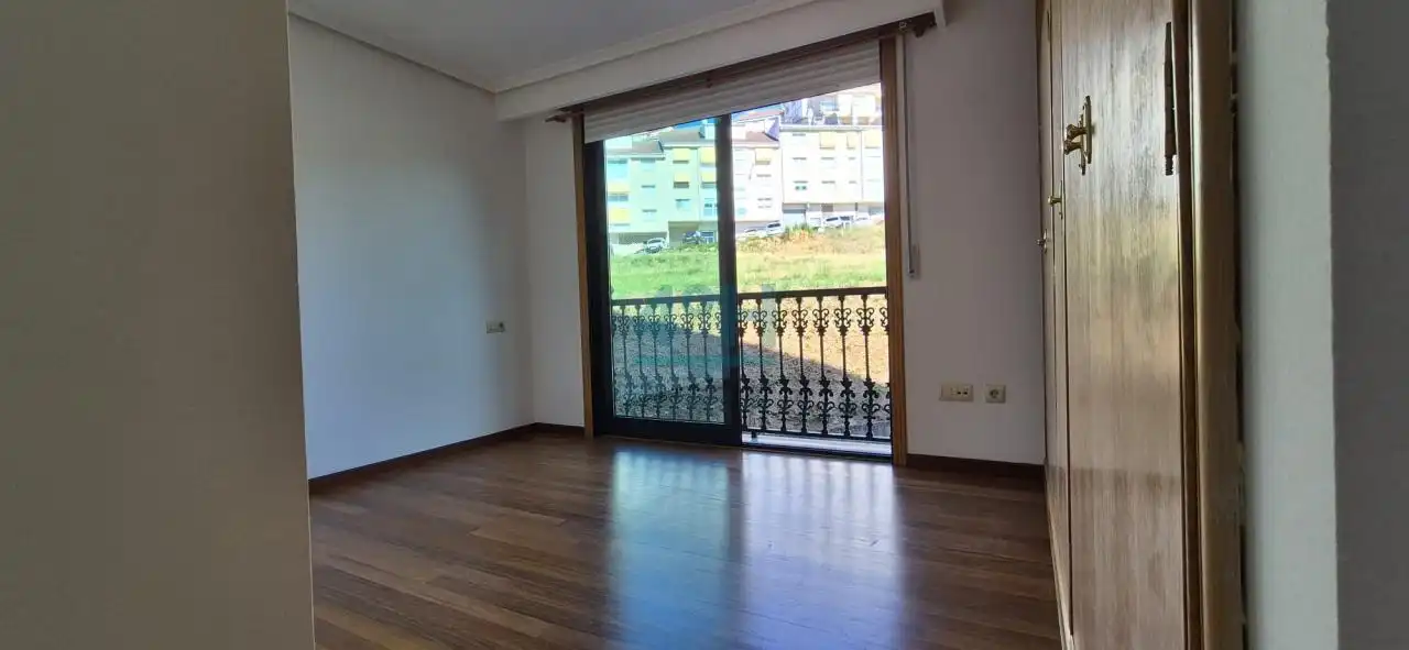 Habitación de Piso de alquiler en Ourense Capital  con Calefacción, Parquet y Trastero