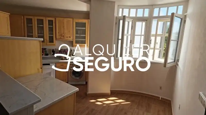 Cuina de Pis de lloguer en Sevilla amb Aire condicionat