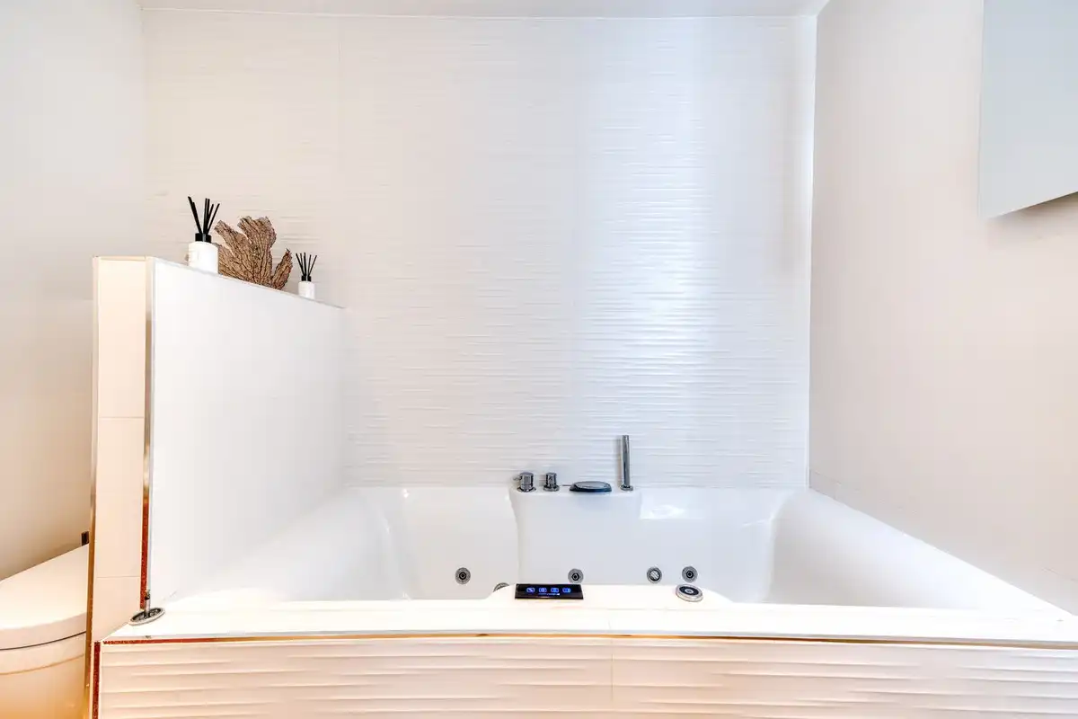 Bathroom of Apartments for sale in Benahavís  with Air Conditioner, Terrace and Storage room