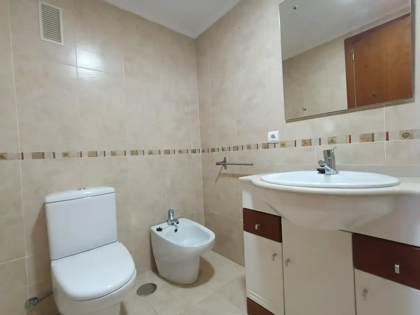 Baño de Piso en venta en Alicante / Alacant con Aire acondicionado, Jardín privado y Trastero