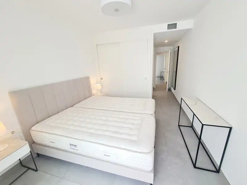 Dormitori de Apartament de lloguer en Marbella amb Aire condicionat, Jardí privat i Terrassa