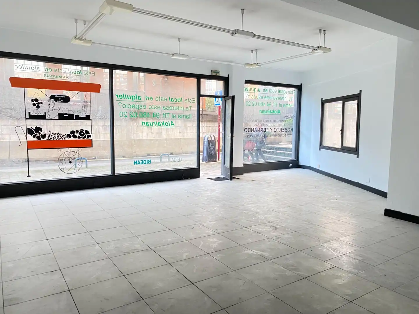 Local comercial en alquiler en Centro Urbano - Hirigunea