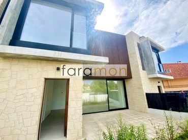 Casa a schiera con balcone in vendita a Camiño do Piñeiro