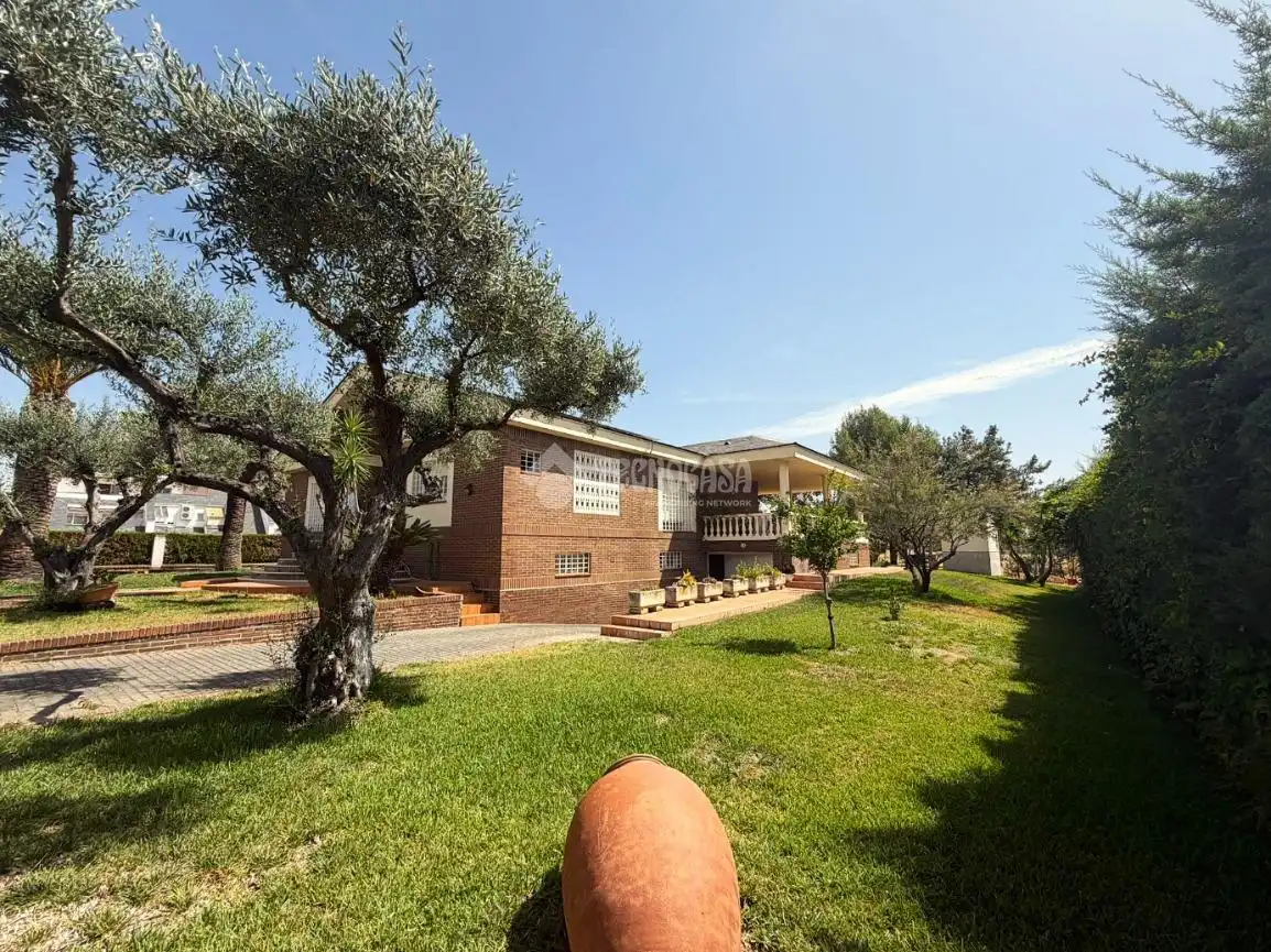 Jardín de Casa o chalet en venta en Badajoz con Aire acondicionado, Jardín privado y Piscina