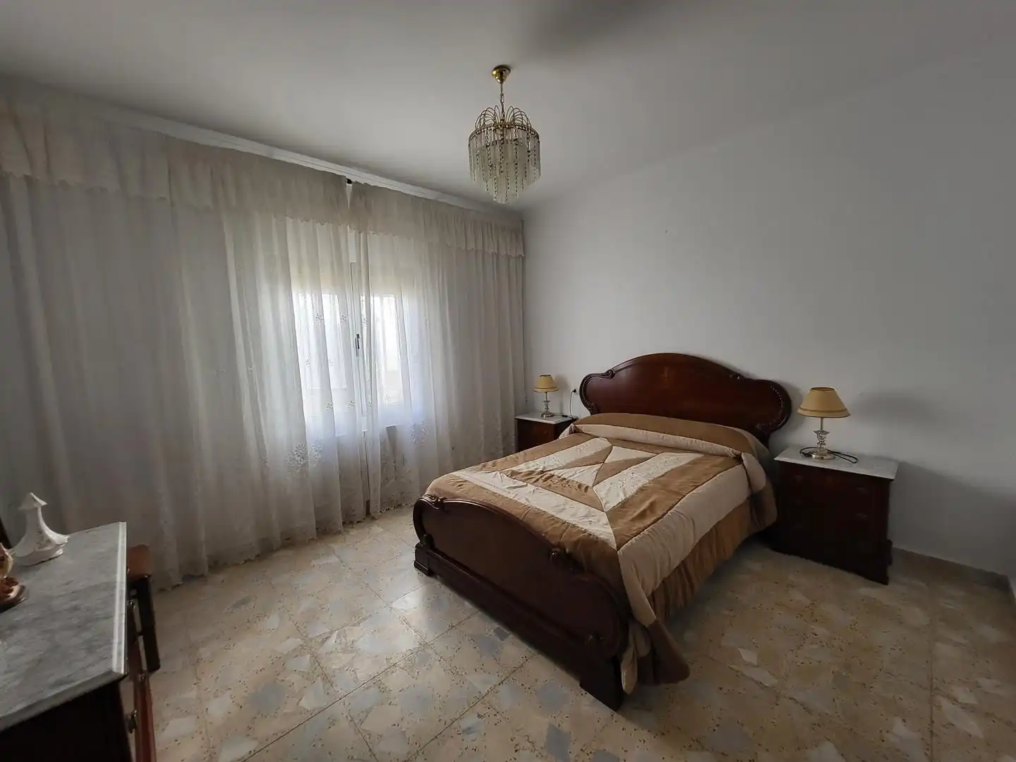 Dormitori de Casa o xalet en venda en Sisante amb Calefacció, Terrassa i Moblat