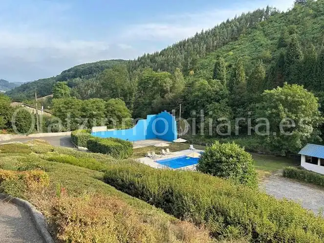 Piscina de Casa o xalet en venda en Laudio / Llodio amb Aire condicionat, Calefacció i Jardí privat