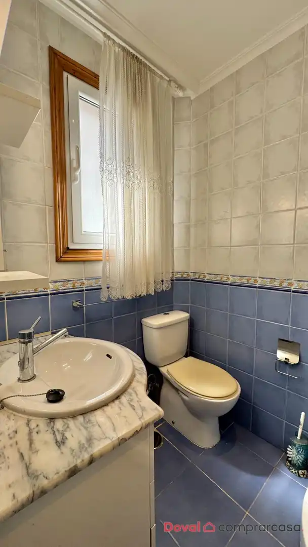 Bathroom of Flat for sale in Vigo   with Heating, Private garden and Terrace