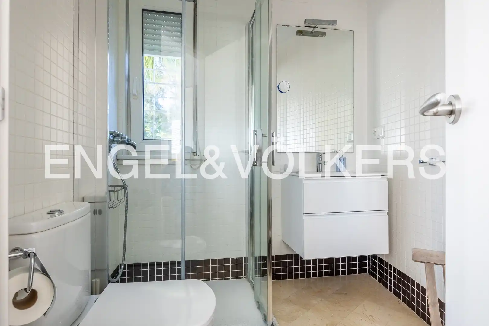 Bathroom of Houses for sale in Valencina de la Concepción  with Air Conditioner, Heating and Private garden