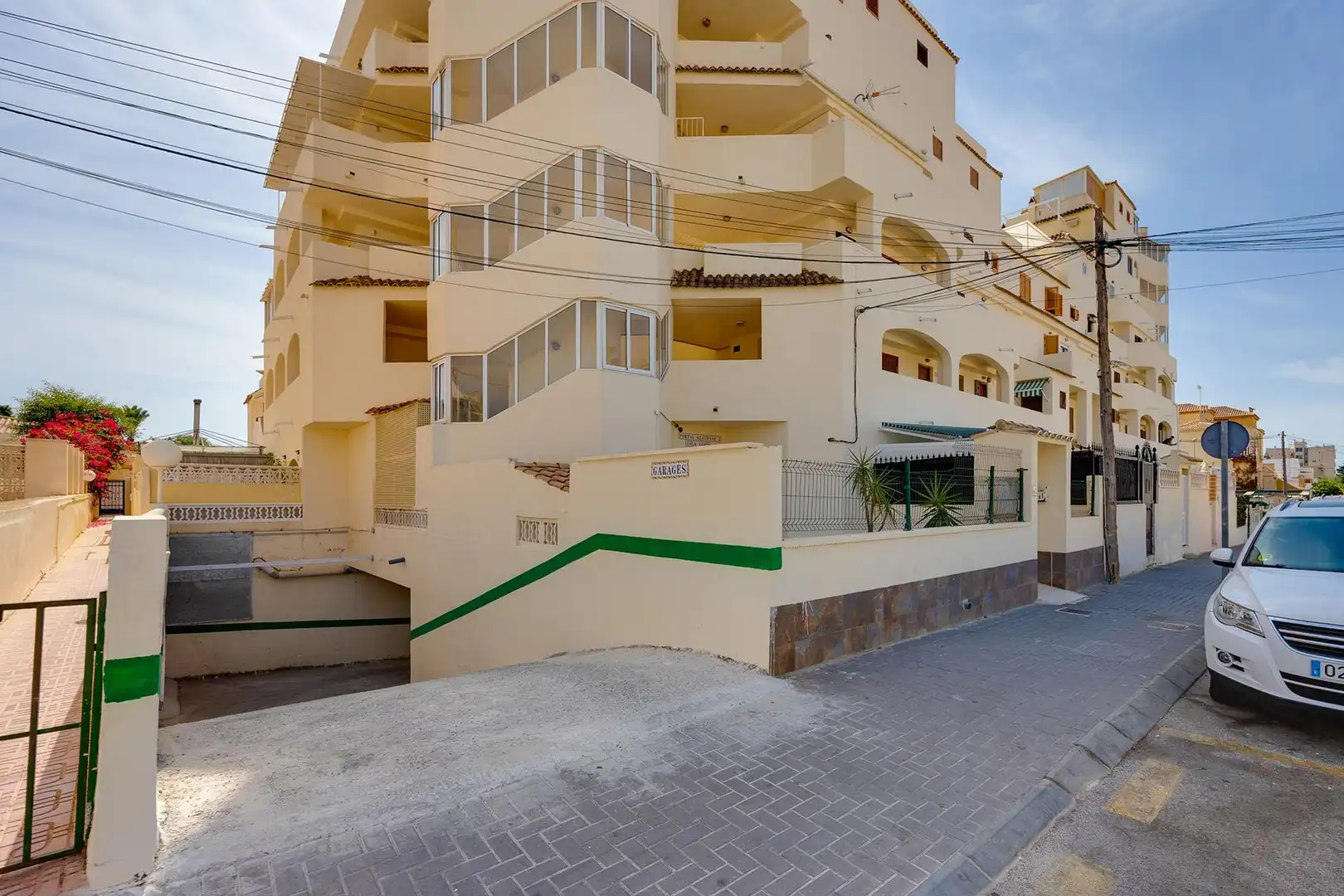 Exterior view of Apartments for sale in Torrevieja  with Air Conditioner, Balcony and Community pool