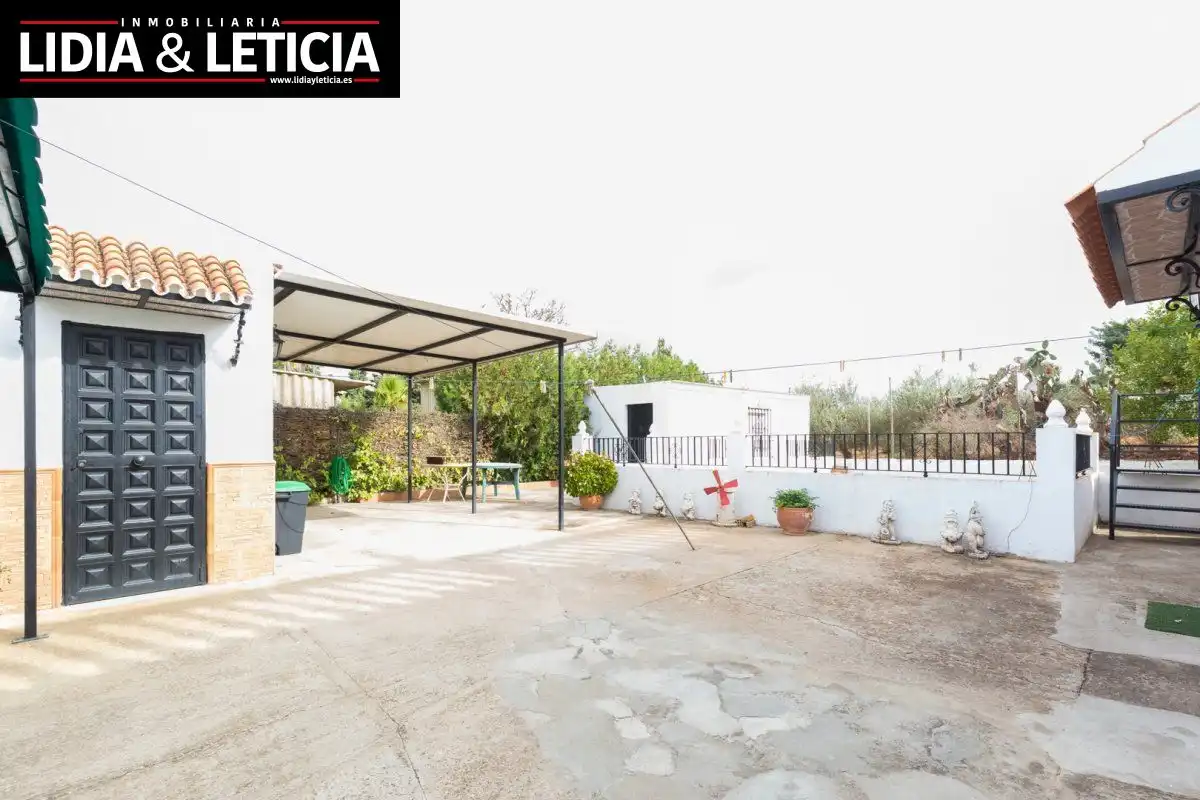 Vista exterior de Casa o chalet en venta en Alcalá de Guadaira con Aire acondicionado, Calefacción y Jardín privado