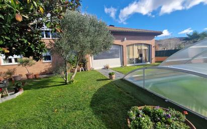 Jardí de Casa o xalet en venda en Villaquilambre amb Terrassa i Piscina