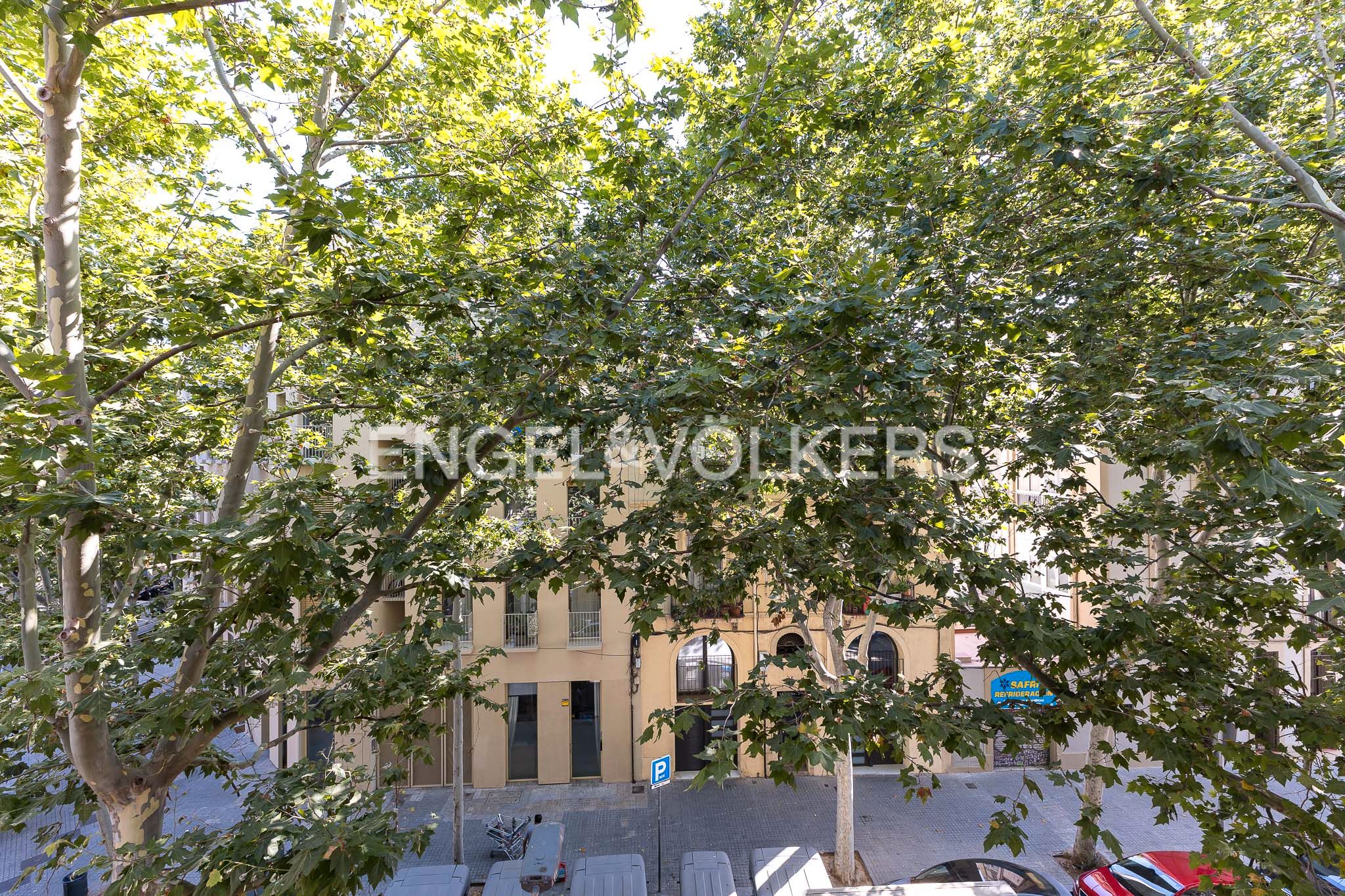 Exterior view of Apartment for sale in  Barcelona Capital  with Air Conditioner, Heating and Parquet flooring