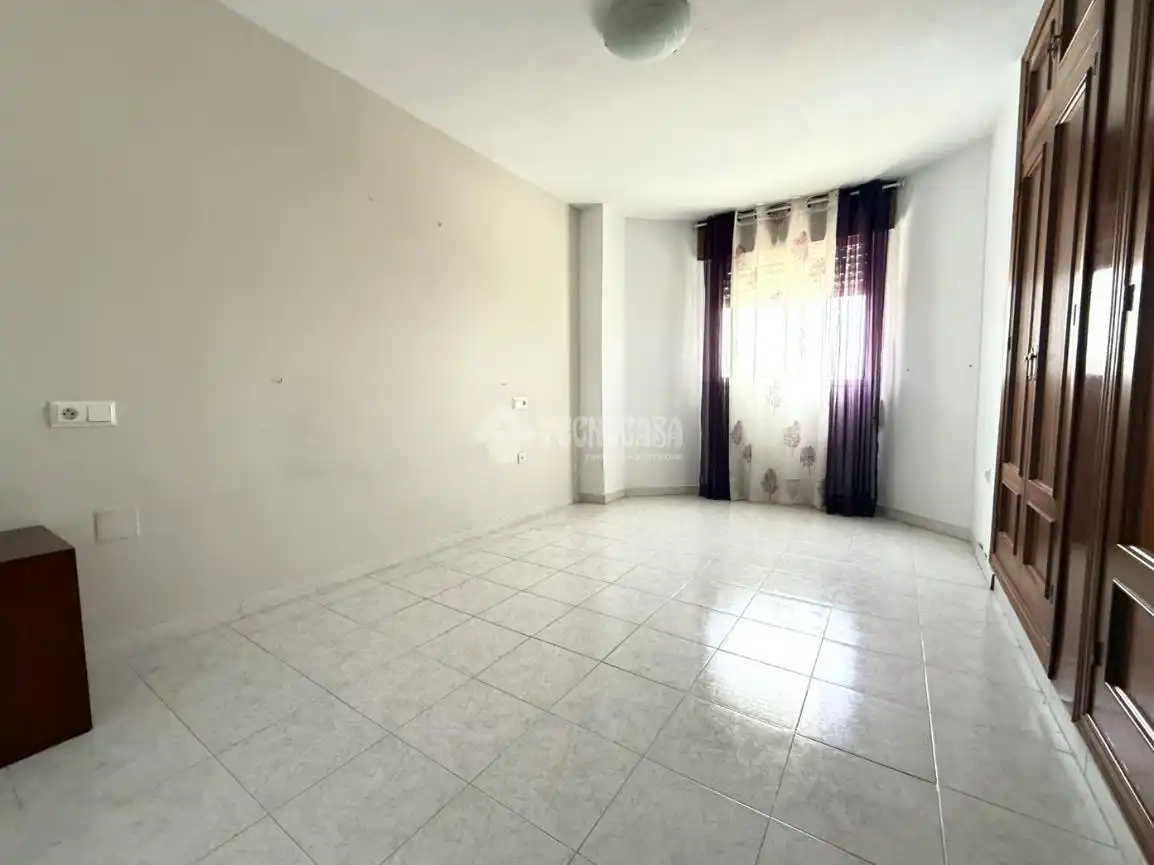 Habitación de Piso en venta en Málaga con Terraza y Piscina comunitaria