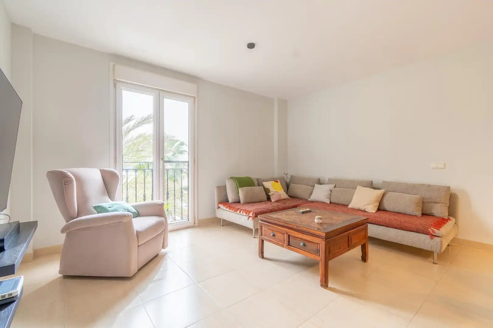 Sala de estar de Piso en venta en Almería con Aire acondicionado, Calefacción y Balcón