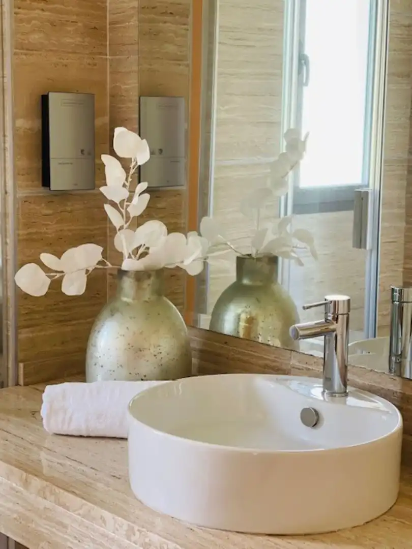 Badezimmer von Dachboden zum Verkauf in Benahavís mit Terrasse, Möbliert und Internet