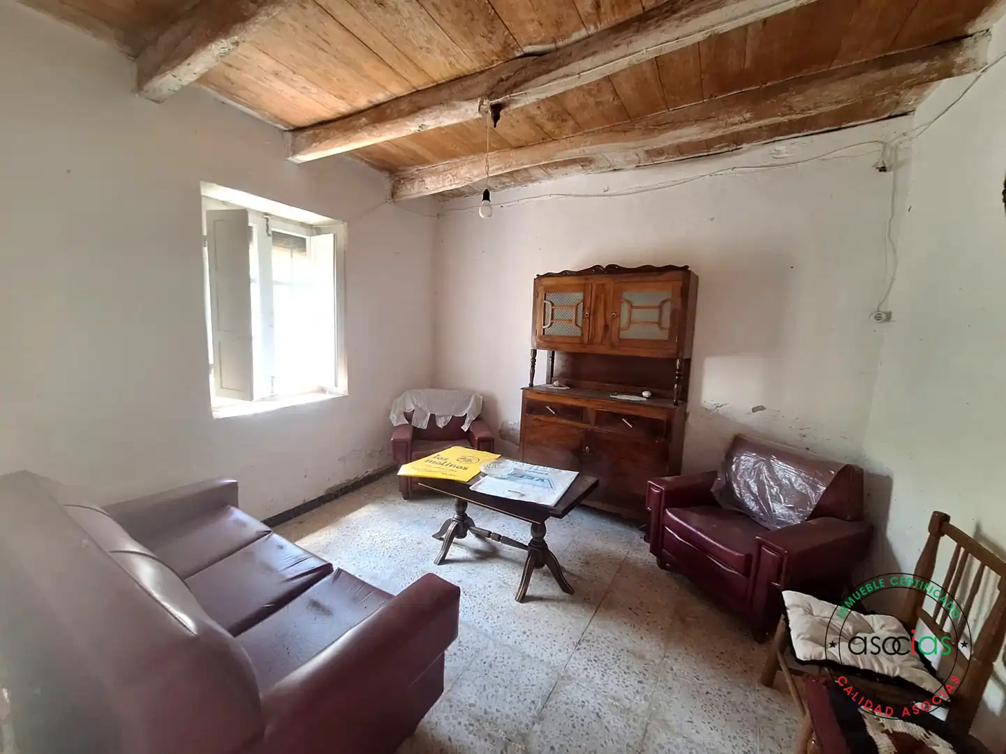 Sala d'estar de Casa o xalet en venda en Santa Colomba de Curueño amb Jardí privat