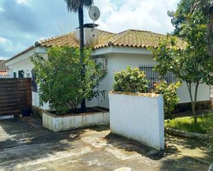 Vista exterior de Casa o xalet en venda en El Puerto de Santa María amb Aire condicionat, Jardí privat i Terrassa