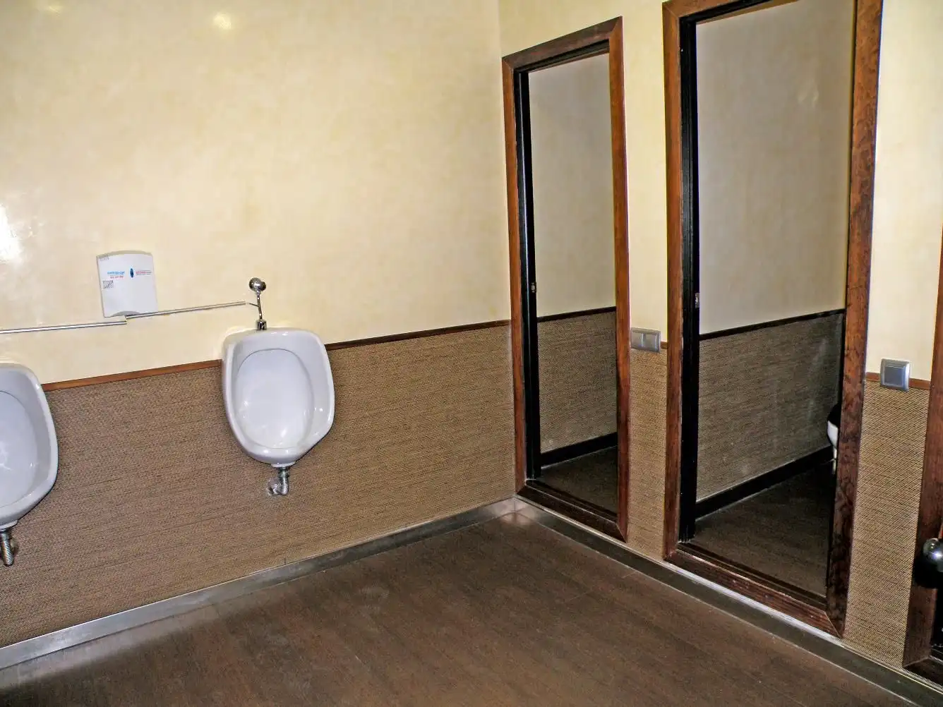Baño de Oficina de alquiler en Coslada con Aire acondicionado y Trastero