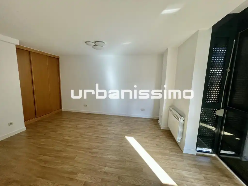 Flat for rent in Calle de Granada, Pacífico