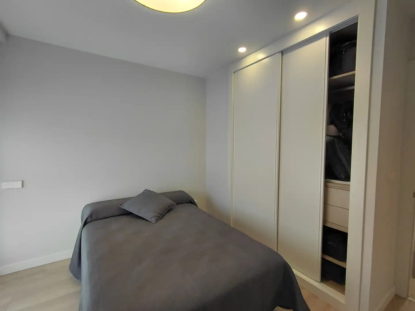 Schlafzimmer von Wohnung zum Verkauf in Oleiros mit Heizung, Privatgarten und Parkett