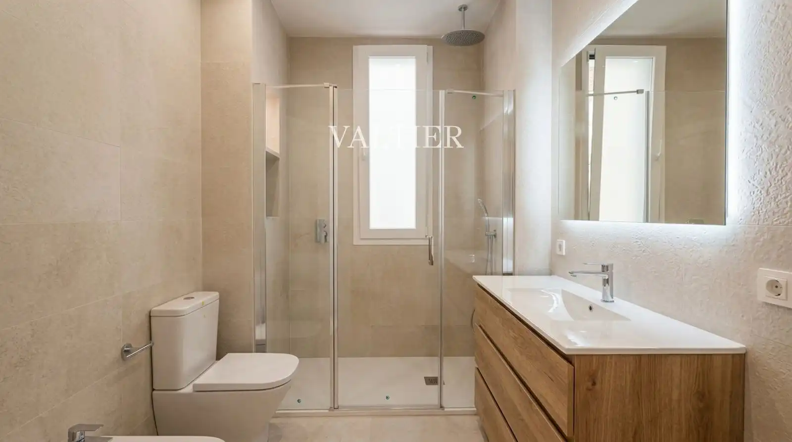 Baño de Piso de alquiler en Madrid con Aire acondicionado y Calefacción
