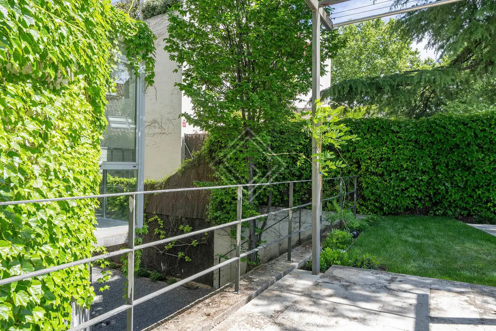 Vista exterior de Dúplex de lloguer en Madrid amb Jardí privat, Terrassa i Piscina