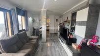 Sala d'estar de Àtic en venda en Rubí amb Aire condicionat, Calefacció i Jardí privat