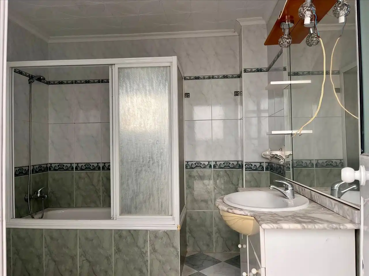 Badezimmer von Wohnung zum Verkauf in Morón de la Frontera