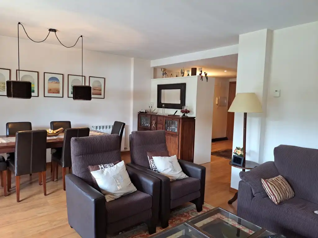 Sala de estar de Dúplex en venta en Alp con Calefacción, Trastero y Amueblado