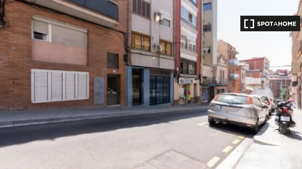Exterior view of Flat for rent in L'Hospitalet de Llobregat  with Air Conditioner, Heating and Furnished