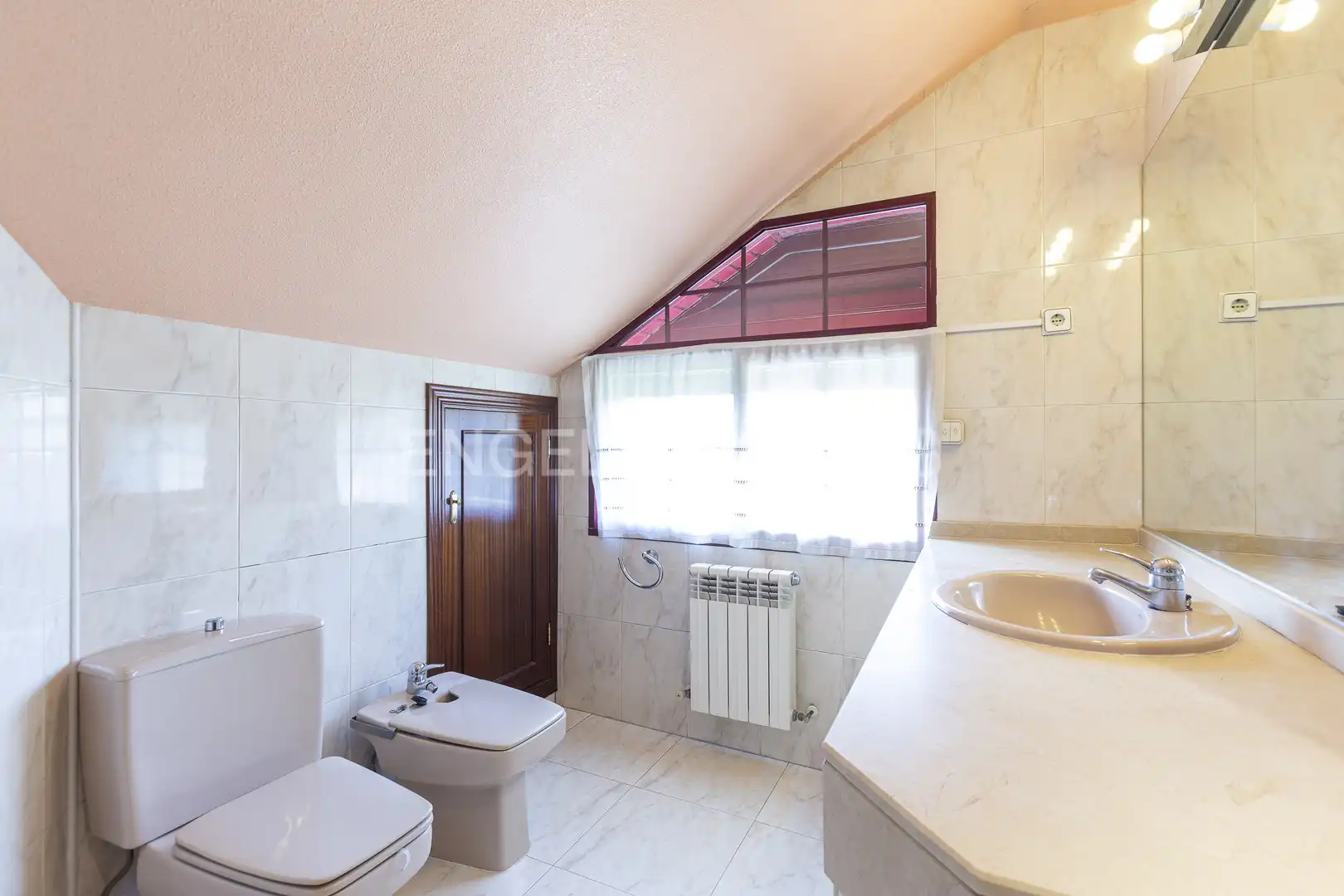 Baño de Casa o chalet de alquiler en Pozuelo de Alarcón con Calefacción, Jardín privado y Parquet