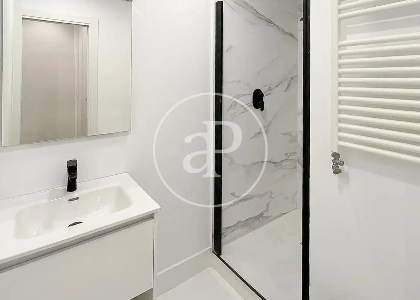 Badezimmer von Wohnung zum Verkauf in Madrid mit Klimaanlage, Heizung und Terrasse