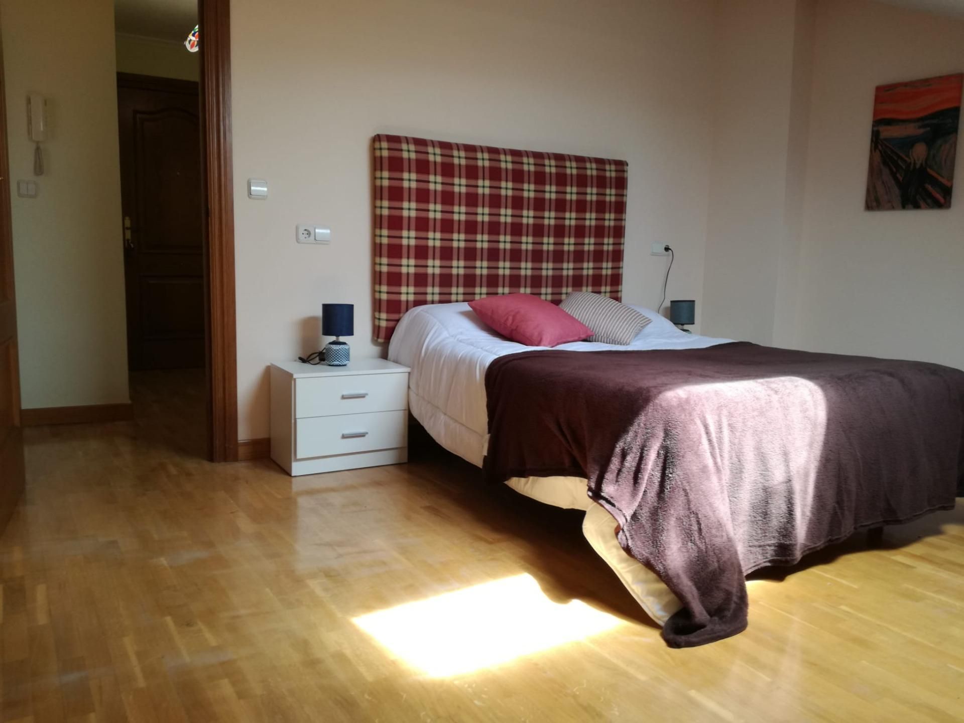 Bedroom of Flat to rent in Salamanca Capital  with Heating and Parquet flooring