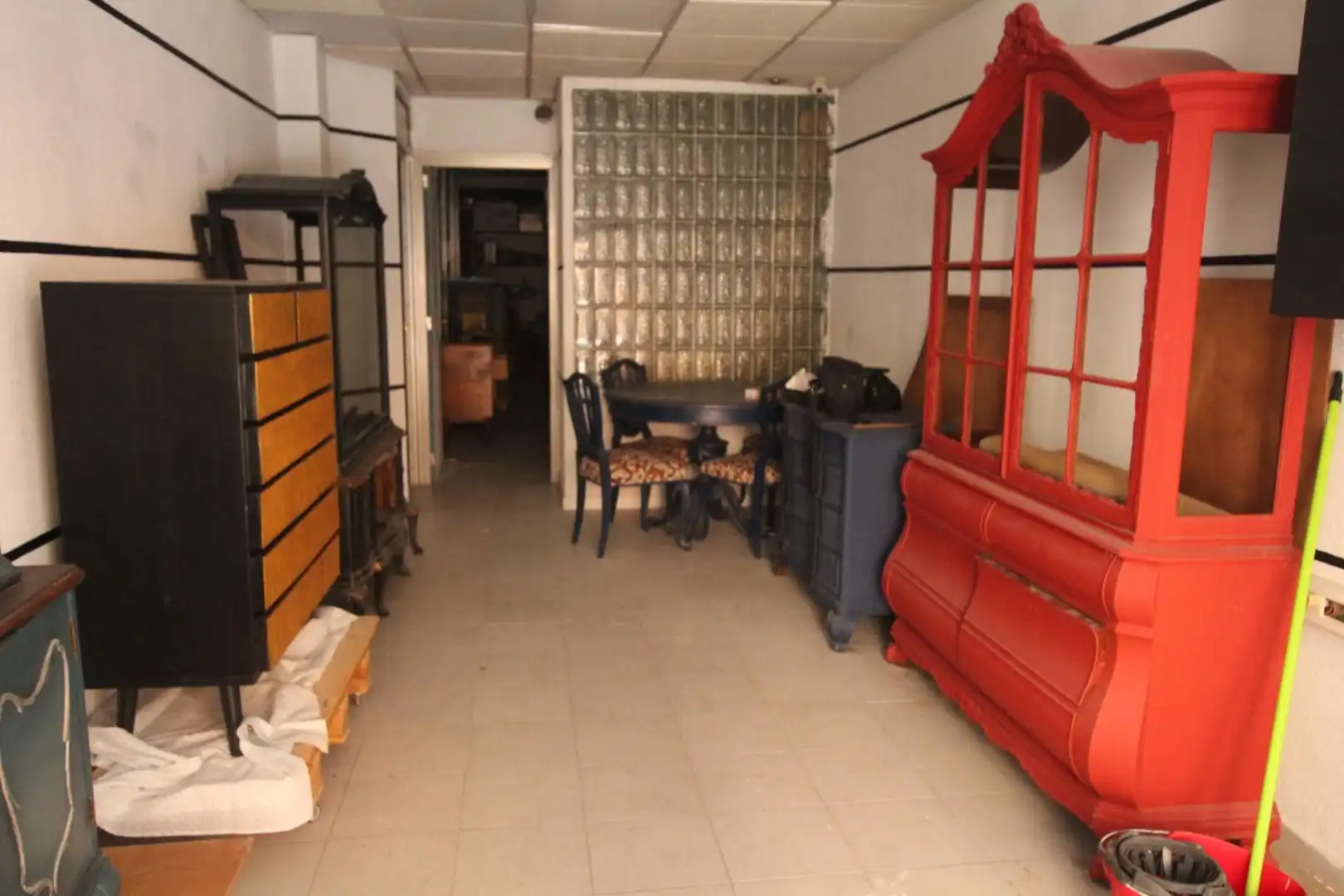 Gewerbefläche zum Verkauf in Carrer de Besalú, imagen 3