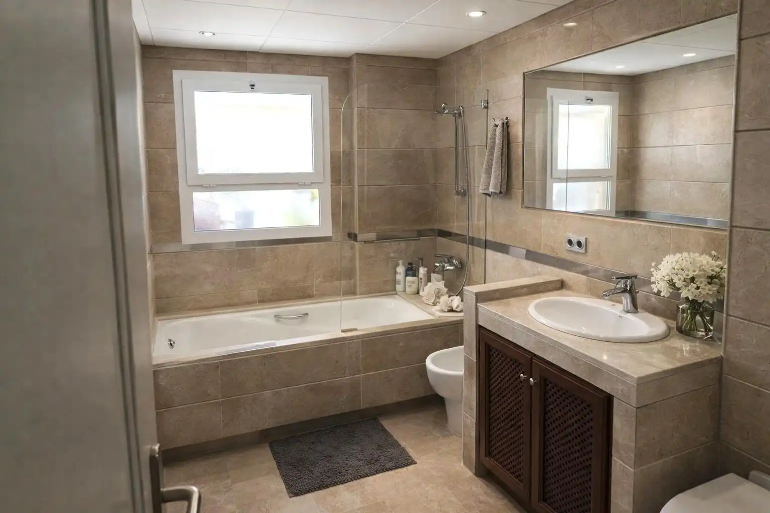Bathroom of Flat for sale in Sotogrande  with Air Conditioner, Heating and Private garden