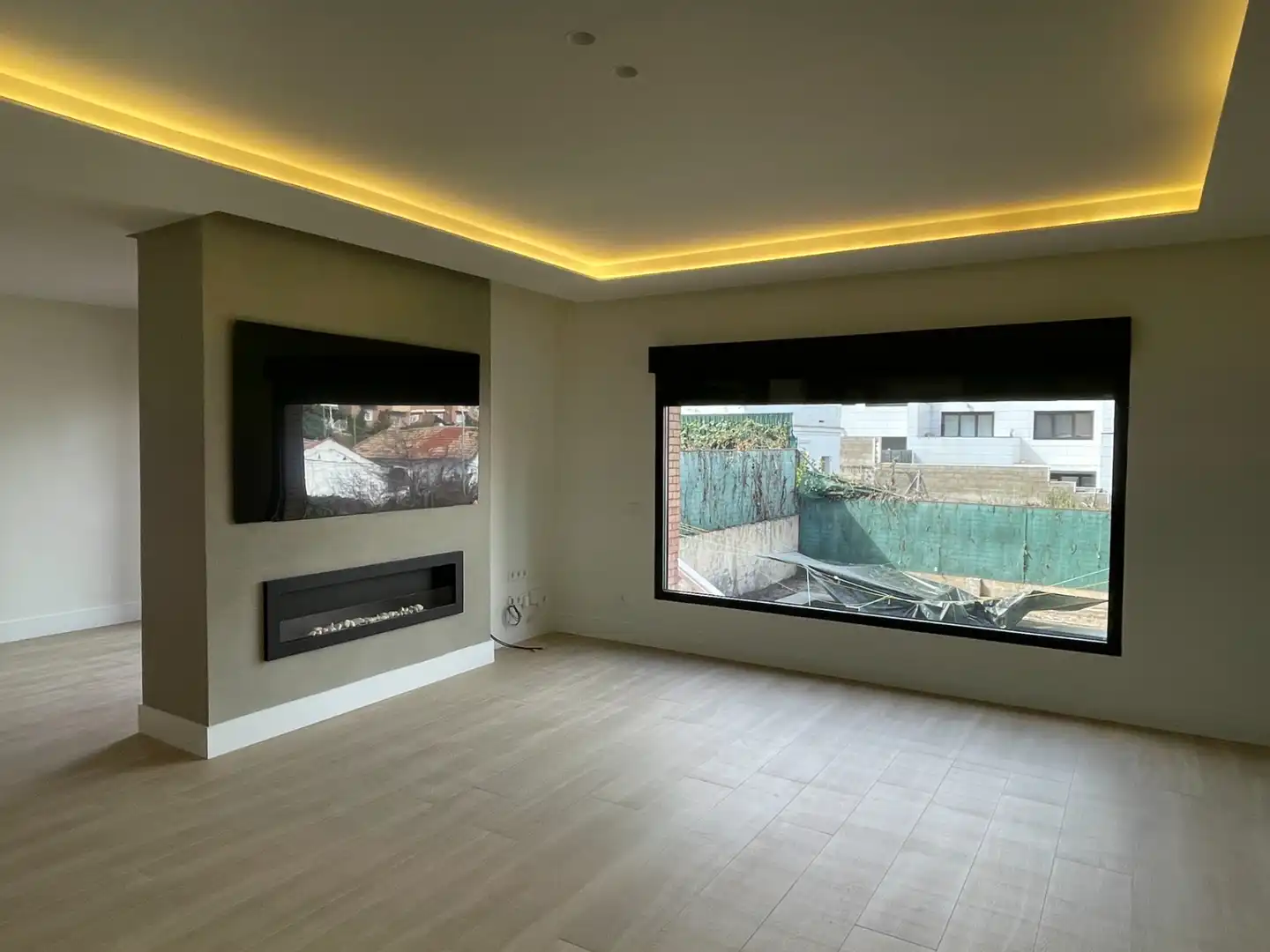 Living room of Houses for sale in  Madrid Capital  with Air Conditioner, Heating and Private garden