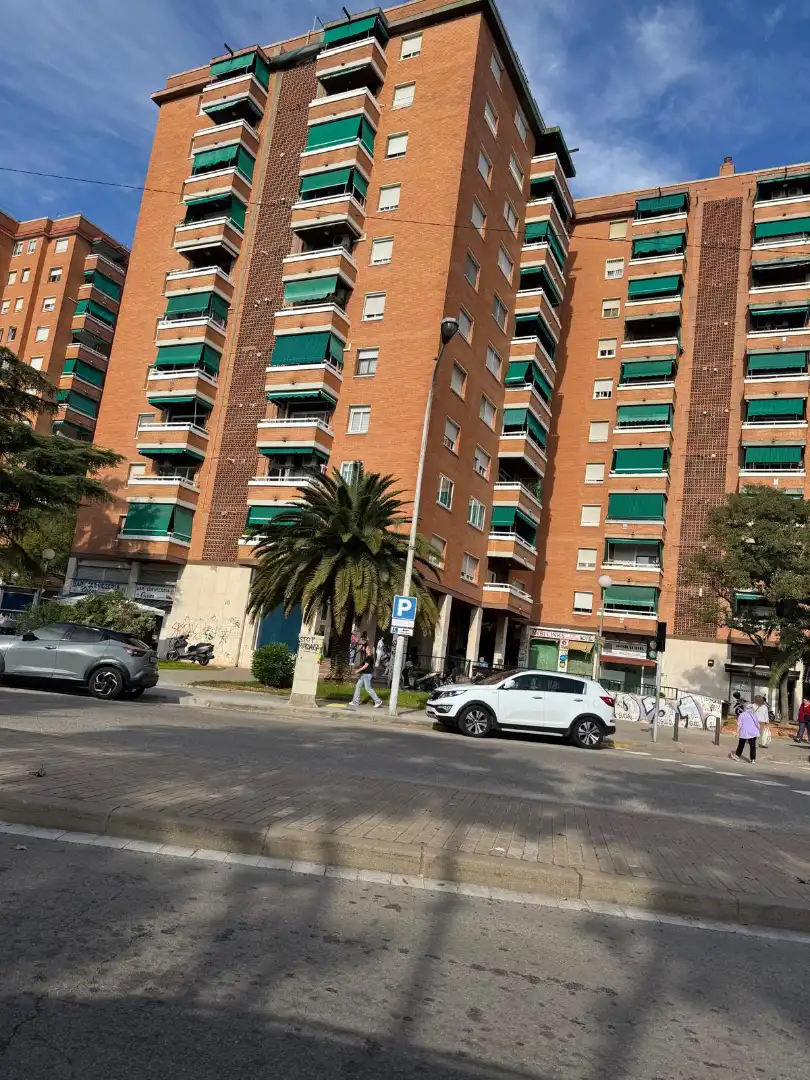 Exterior view of Flat for sale in Salut - Lloreda