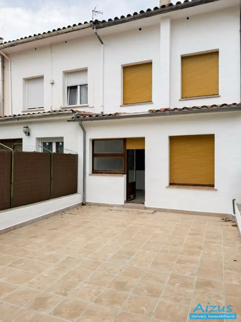 Adossat amb terrassa en venda a Torelló