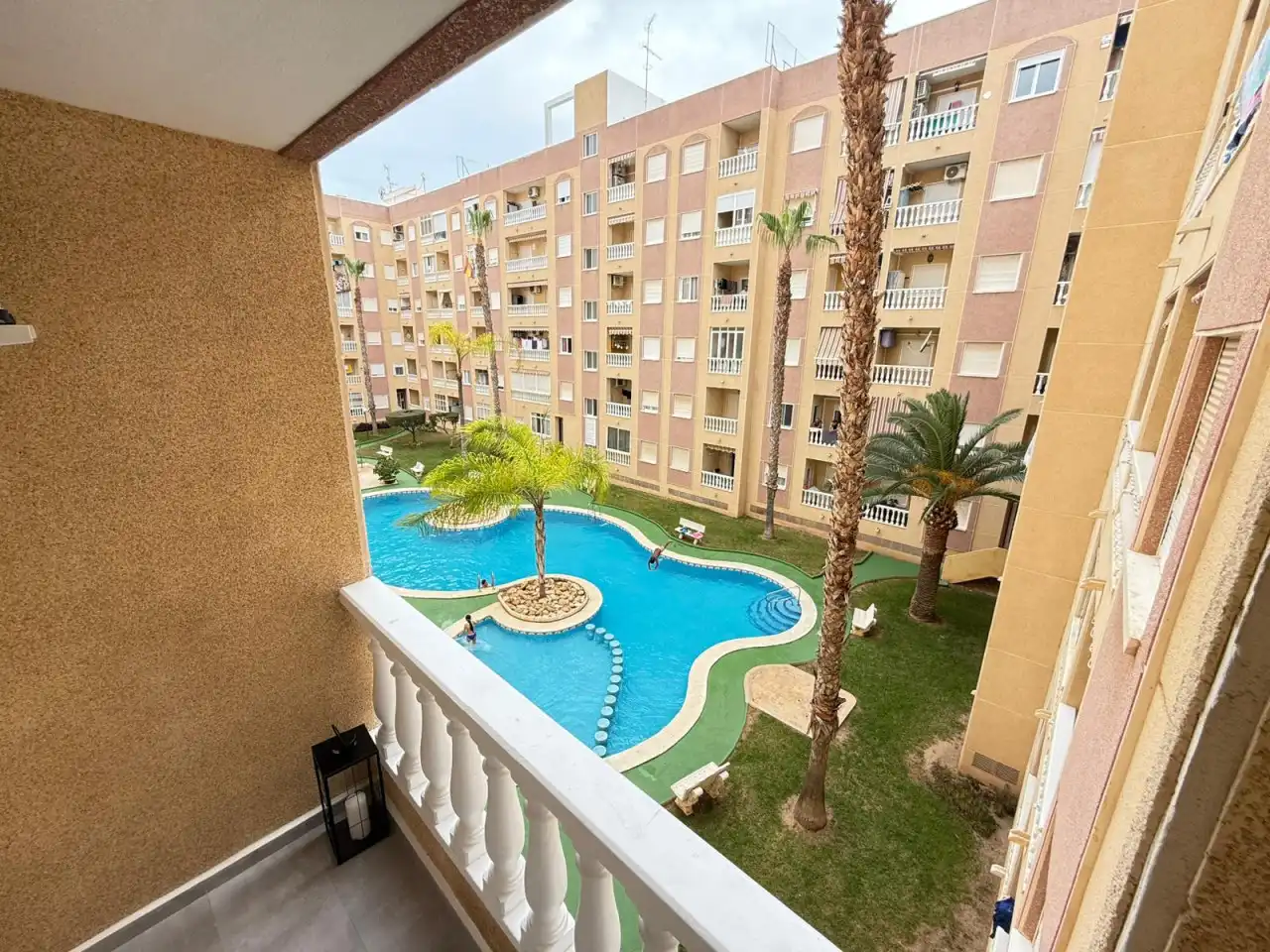 Vista exterior de Pis en venda en Torrevieja amb Aire condicionat, Calefacció i Terrassa