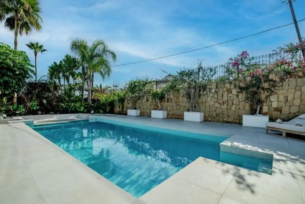Piscina de Casa o xalet de lloguer en Marbella amb Aire condicionat, Jardí privat i Terrassa