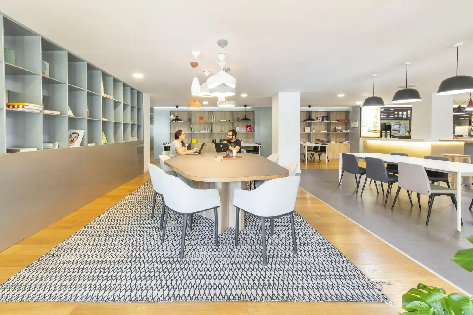 Büro zur Miete in Madrid mit Klimaanlage, Heizung und Möbliert