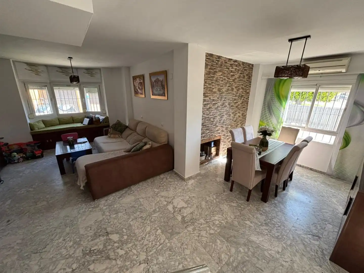 Vista exterior de Casa adosada en venta en Bormujos con Aire acondicionado, Terraza y Trastero