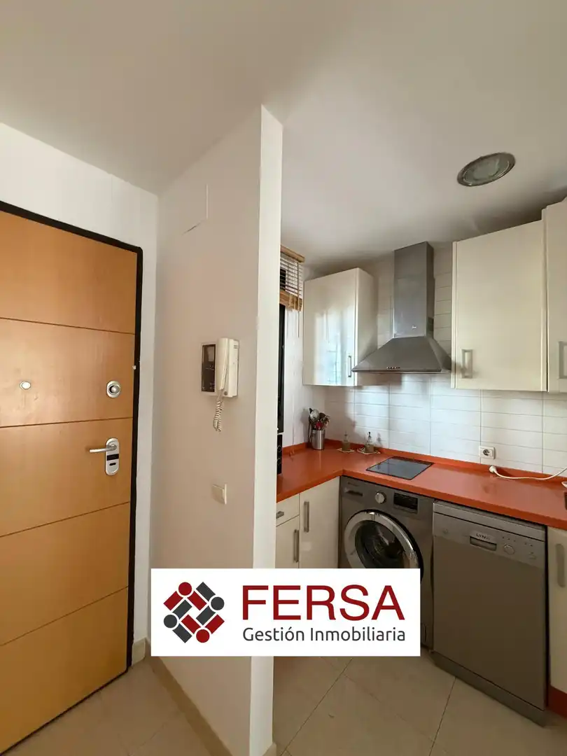 Cuina de Apartament de lloguer en El Puerto de Santa María amb Calefacció, Jardí privat i Terrassa