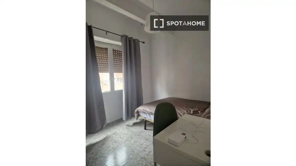 Dormitori de Apartament per a compartir en Alicante / Alacant amb Aire condicionat, Terrassa i Moblat