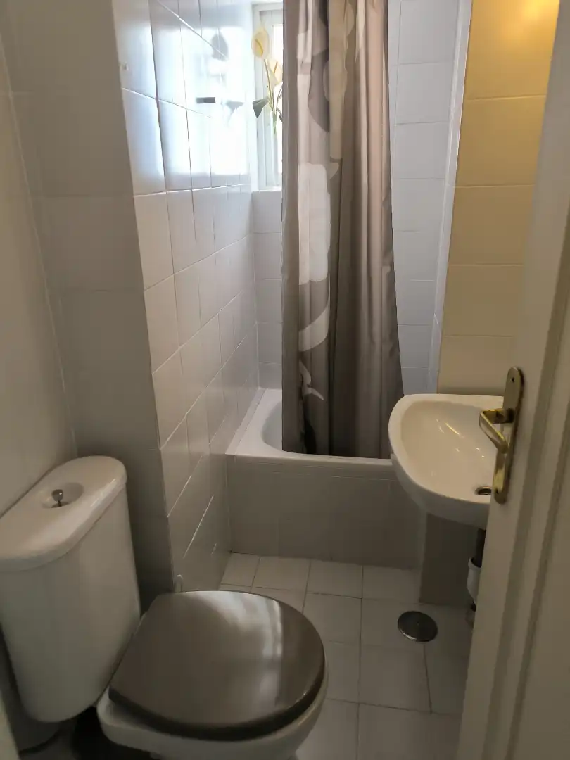 Baño de Piso de alquiler en Madrid con Aire acondicionado, Calefacción y Parquet