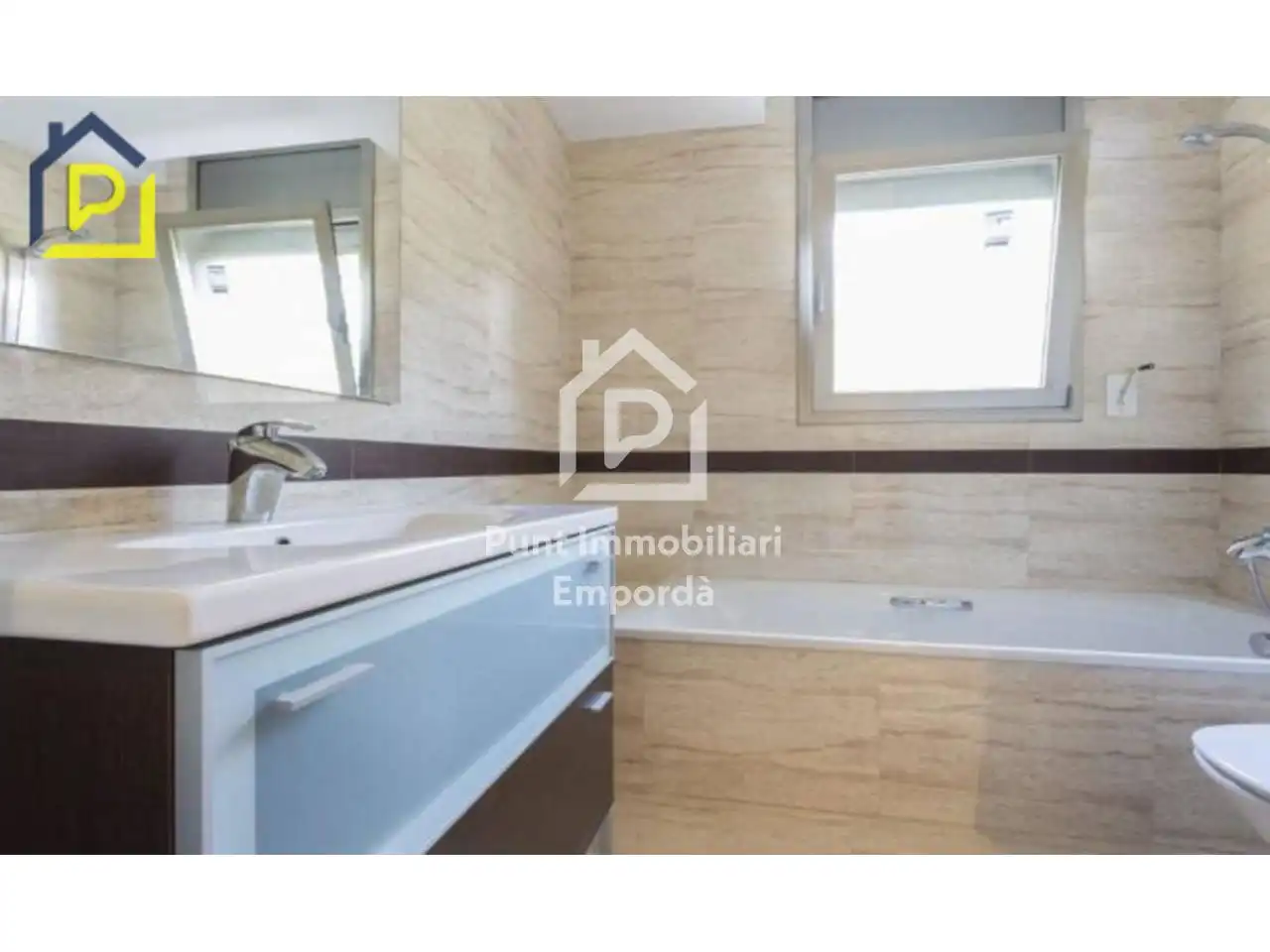 Baño de Casa o chalet en venta en Sant Climent Sescebes con Calefacción, Jardín privado y Terraza
