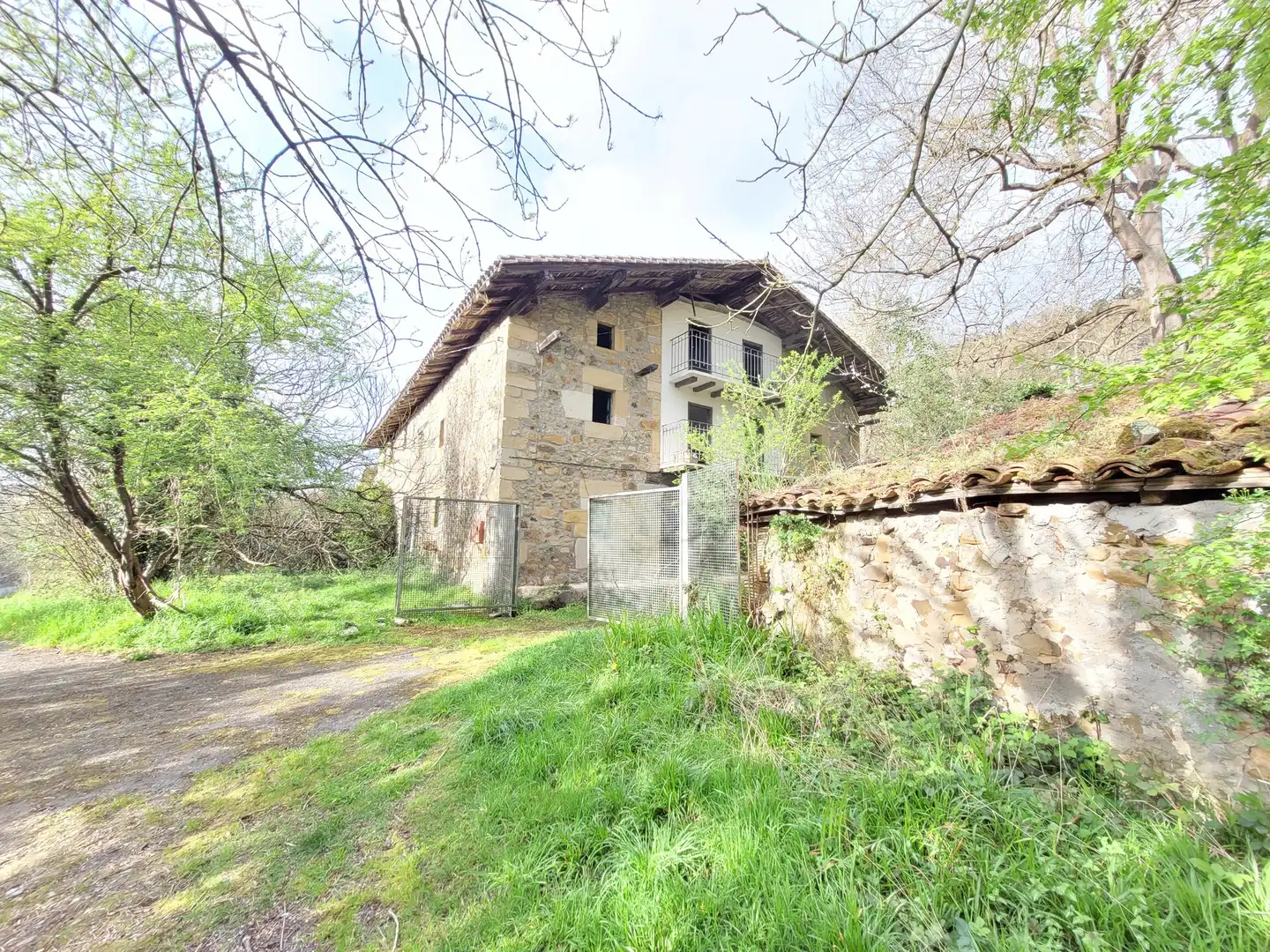 Außenansicht von Country house zum Verkauf in Amorebieta-Etxano mit Terrasse