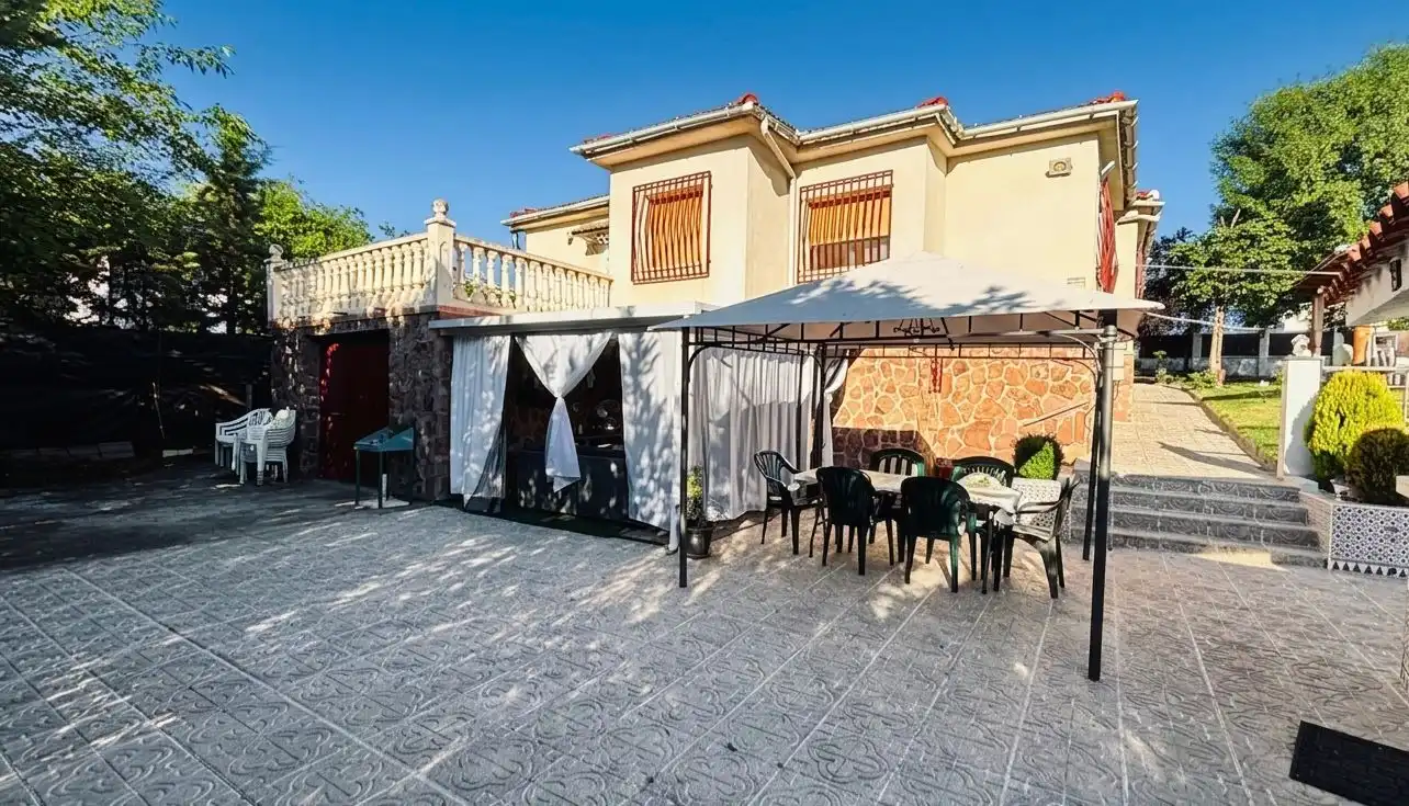 Terraza de Casa o chalet en venta en El Casar de Escalona con Aire acondicionado, Calefacción y Jardín privado