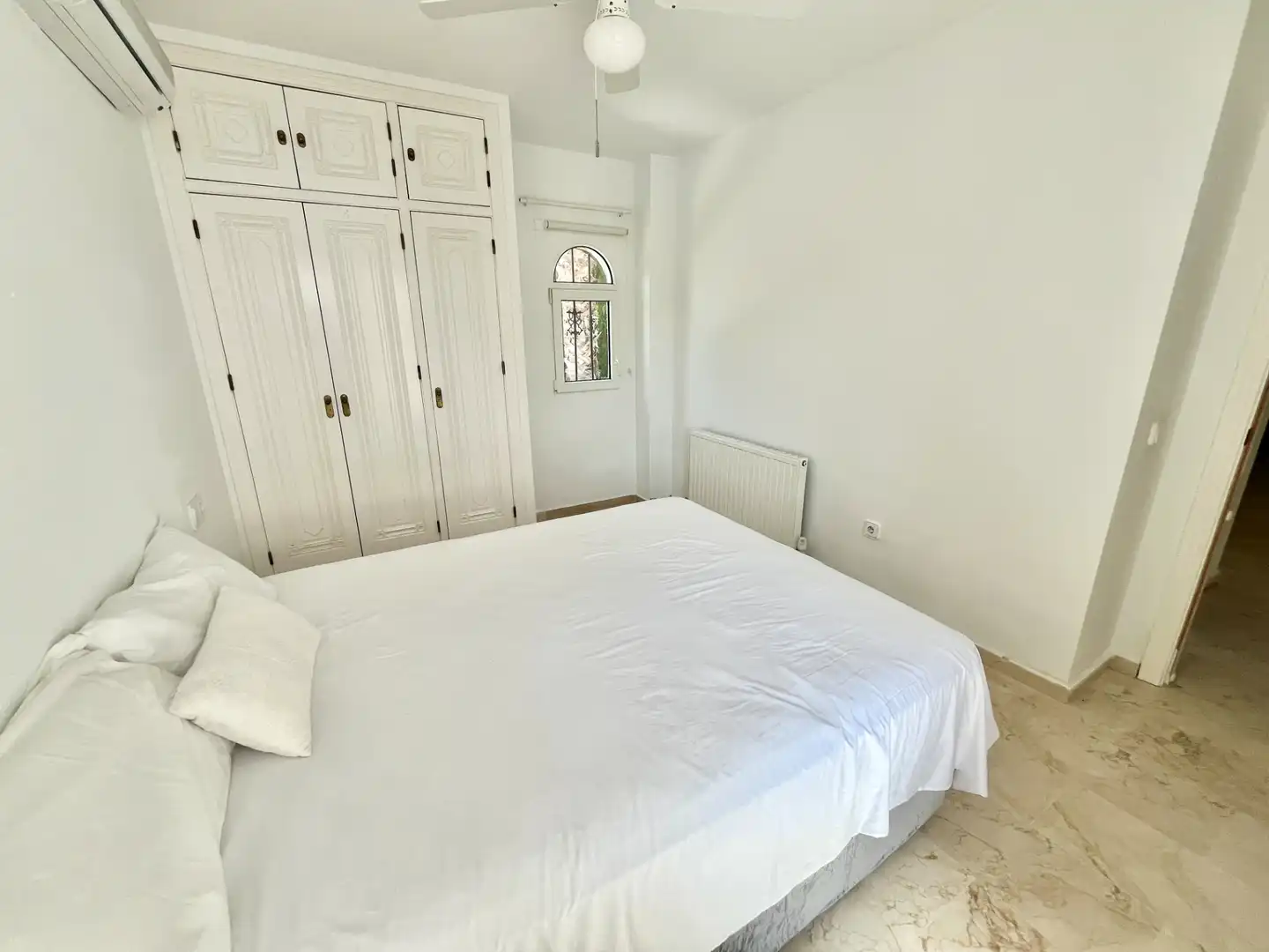 Dormitori de Casa o xalet en venda en Orihuela amb Aire condicionat, Calefacció i Jardí privat