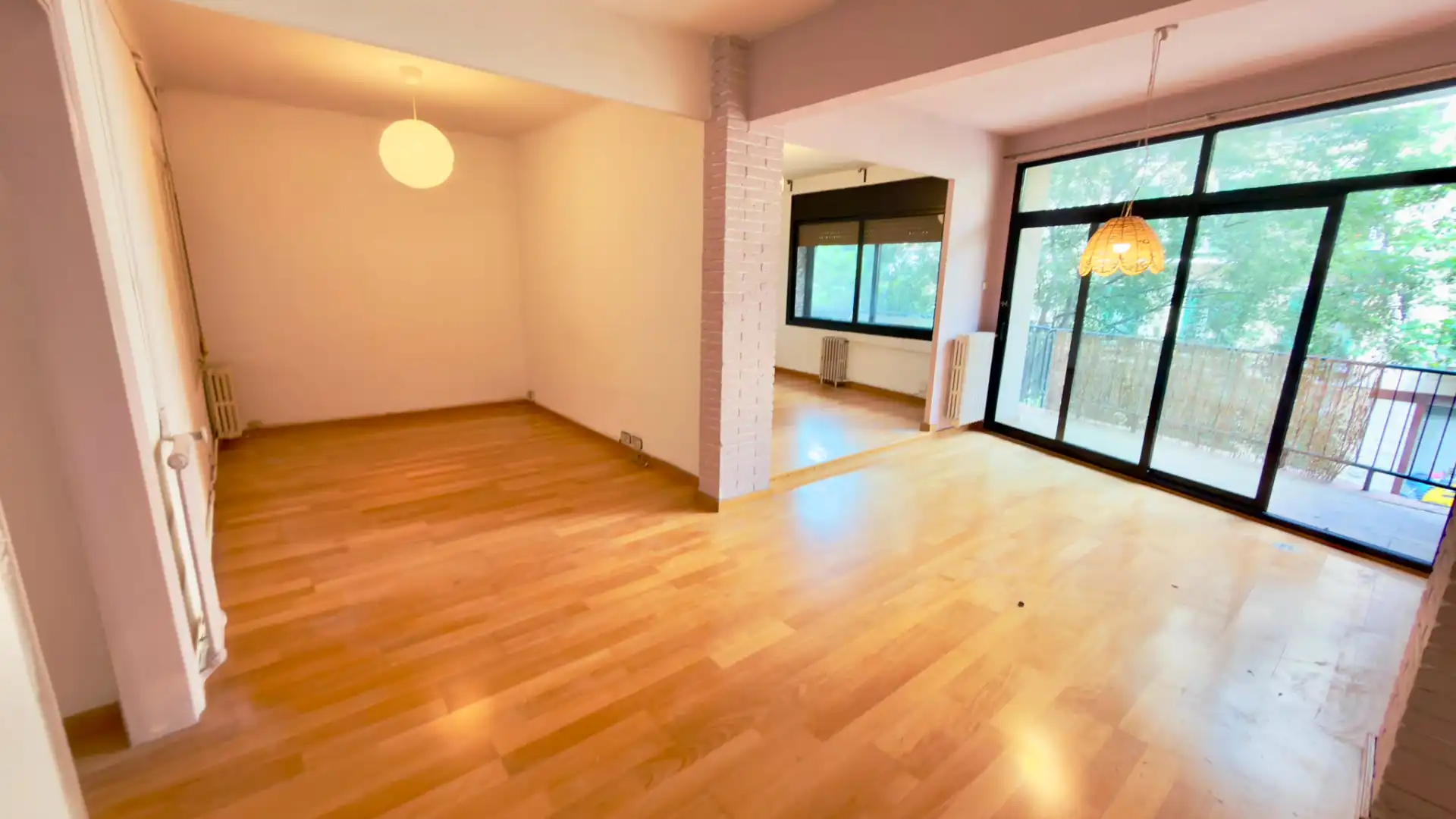 Sala de estar de Piso en venta en Barcelona con Calefacción, Parquet y Trastero